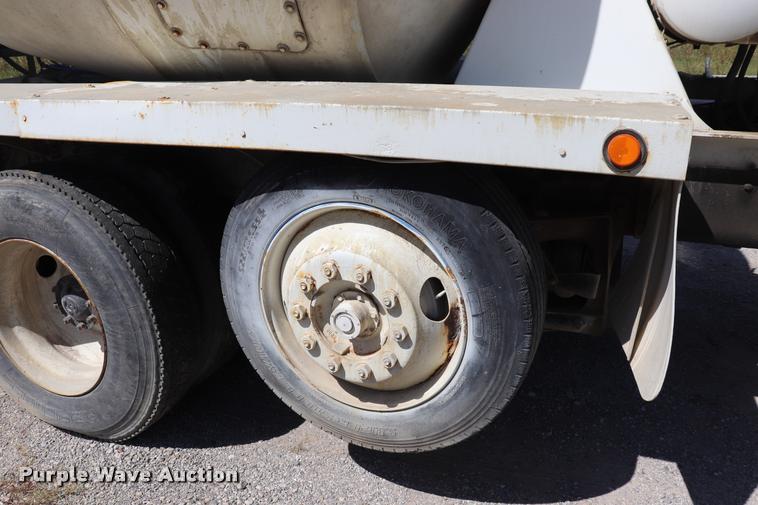 image for item DQ9315 1995 Ford LT8000 ready mix truck