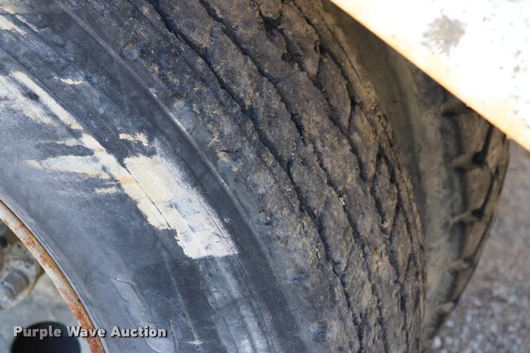 image for item DQ9315 1995 Ford LT8000 ready mix truck