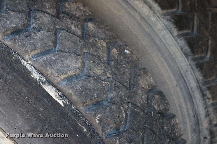 image for item DQ9315 1995 Ford LT8000 ready mix truck