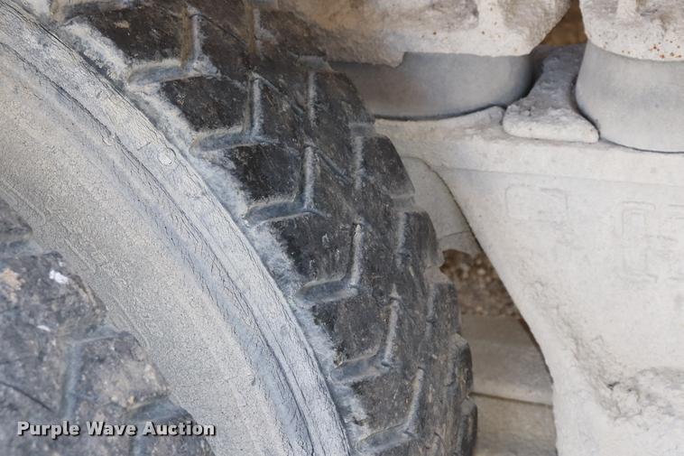 image for item DQ9315 1995 Ford LT8000 ready mix truck