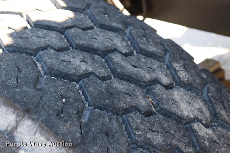 image for item DQ9315 1995 Ford LT8000 ready mix truck