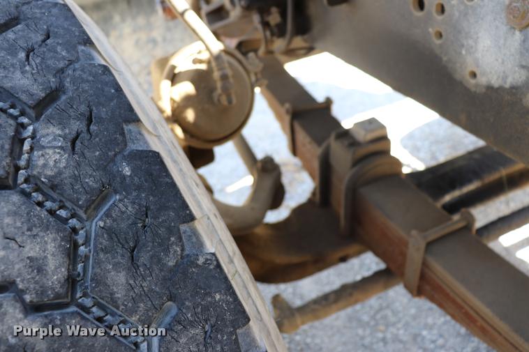 image for item DQ9315 1995 Ford LT8000 ready mix truck