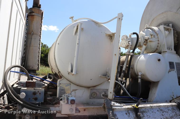 image for item DQ9315 1995 Ford LT8000 ready mix truck