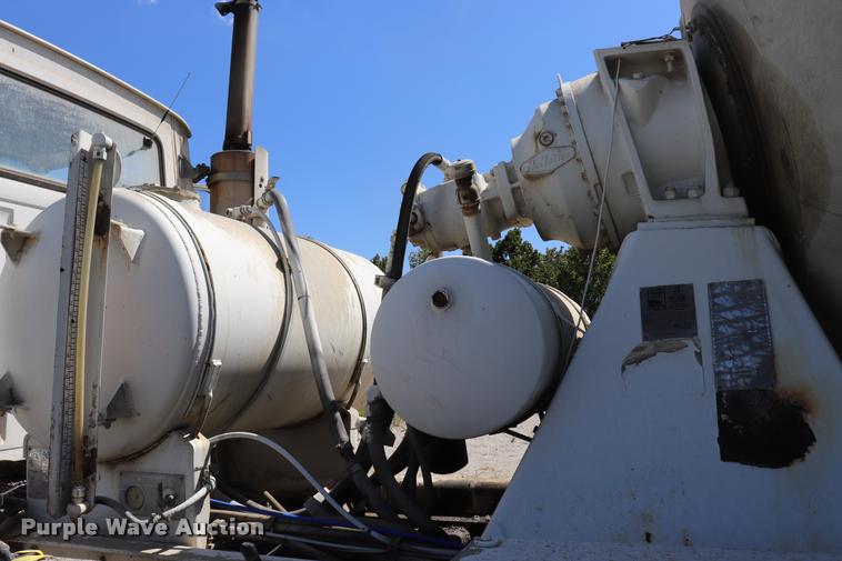 image for item DQ9315 1995 Ford LT8000 ready mix truck