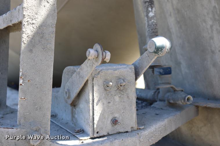 image for item DQ9315 1995 Ford LT8000 ready mix truck