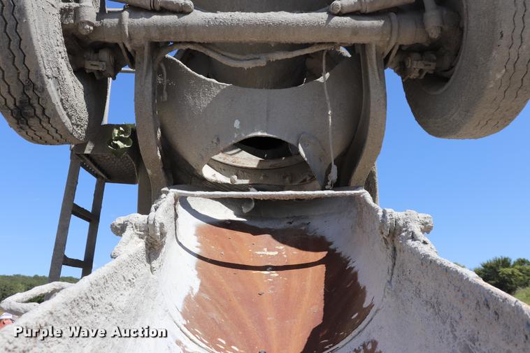 image for item DQ9315 1995 Ford LT8000 ready mix truck