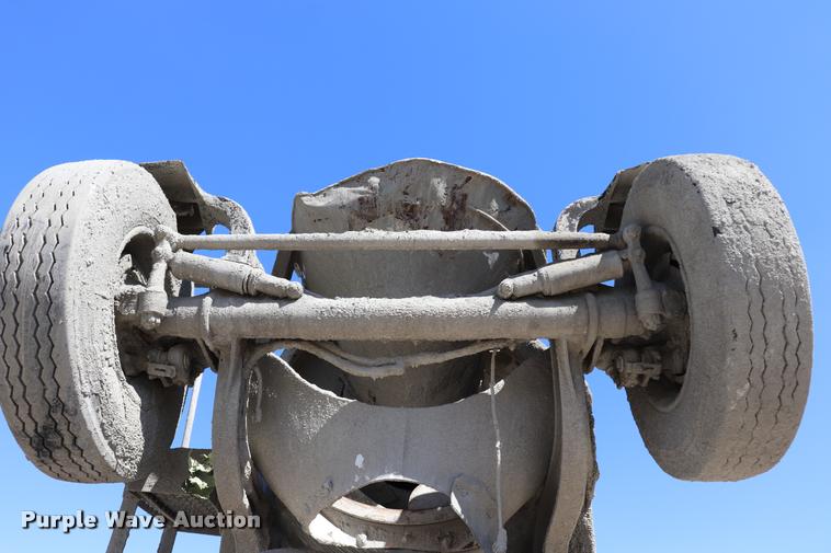 image for item DQ9315 1995 Ford LT8000 ready mix truck