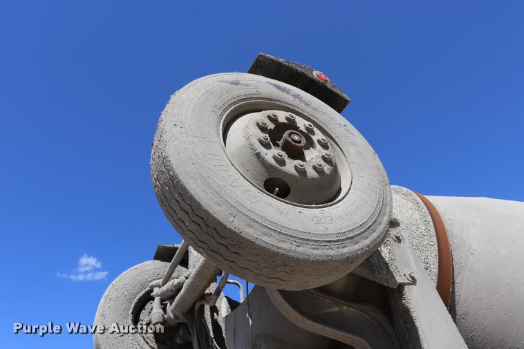 image for item DQ9315 1995 Ford LT8000 ready mix truck