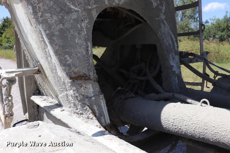 image for item DQ9315 1995 Ford LT8000 ready mix truck