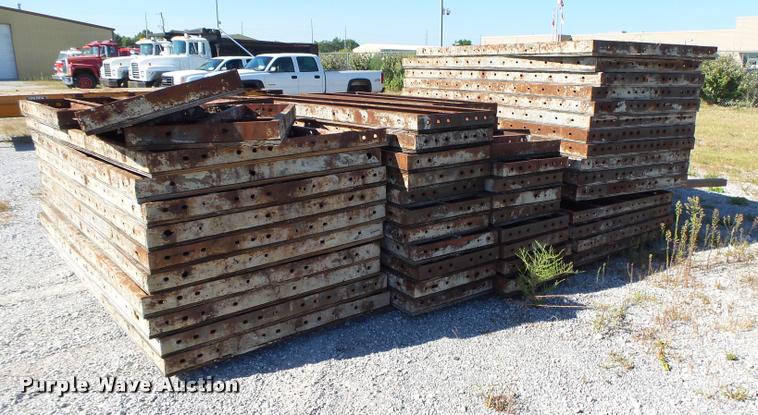 image for item DS9719 Approximately 50 concrete forms