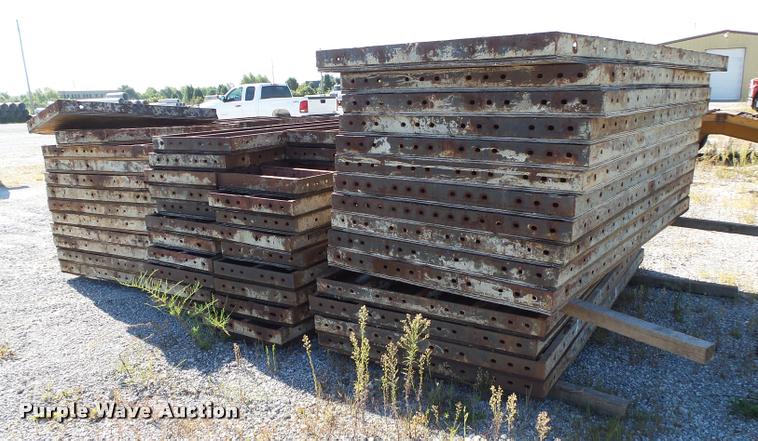 image for item DS9719 Approximately 50 concrete forms