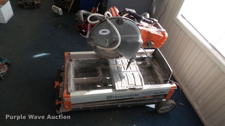 image for item DT9092 Husqvarna MS360 wet/dry tile saw