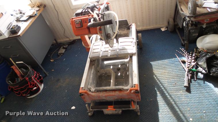 image for item DT9092 Husqvarna MS360 wet/dry tile saw