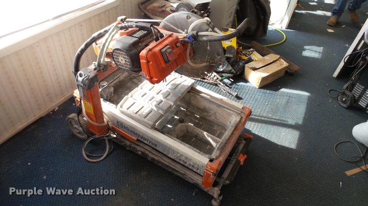 image for item DT9092 Husqvarna MS360 wet/dry tile saw
