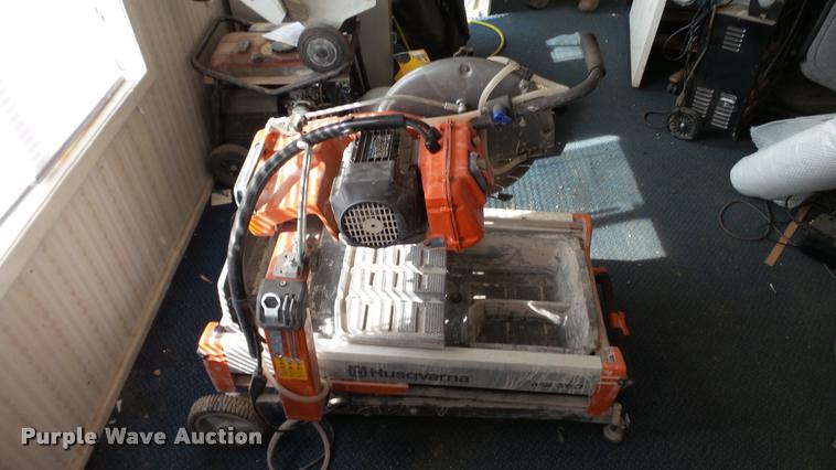 image for item DT9092 Husqvarna MS360 wet/dry tile saw
