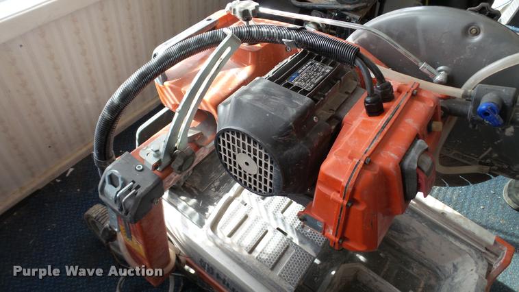 image for item DT9092 Husqvarna MS360 wet/dry tile saw