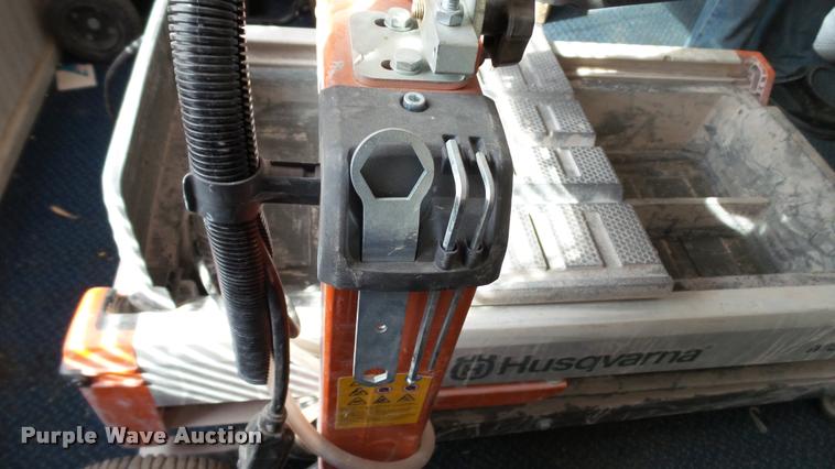 image for item DT9092 Husqvarna MS360 wet/dry tile saw