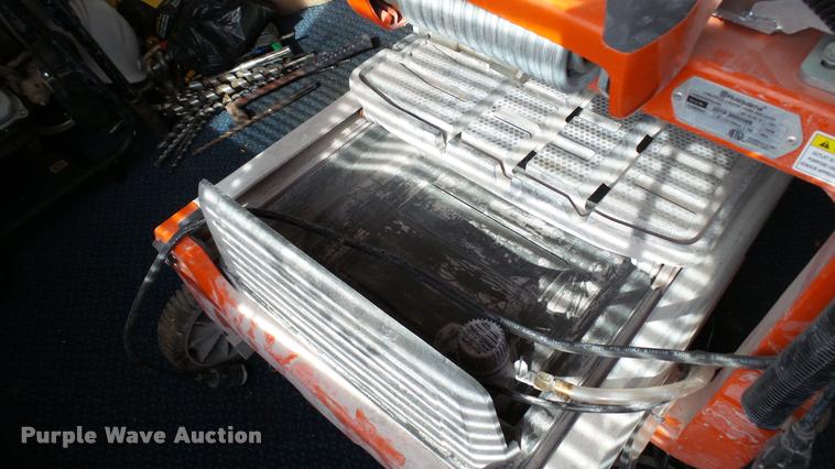 image for item DT9092 Husqvarna MS360 wet/dry tile saw