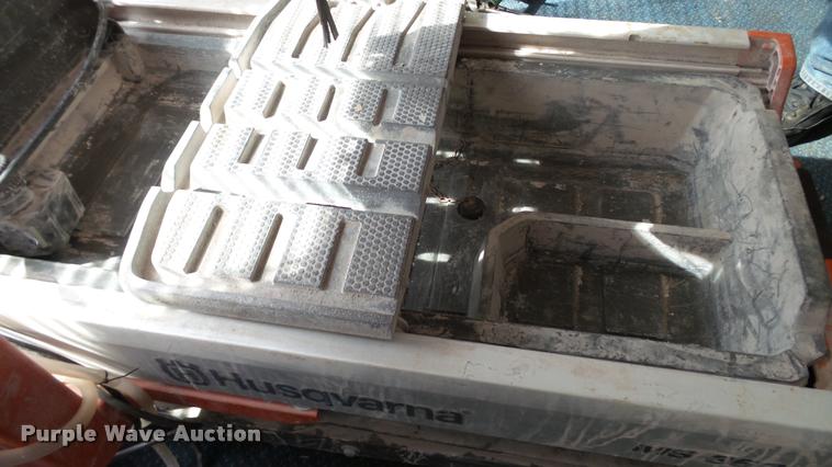 image for item DT9092 Husqvarna MS360 wet/dry tile saw