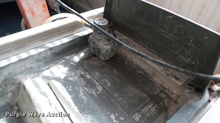 image for item DT9092 Husqvarna MS360 wet/dry tile saw