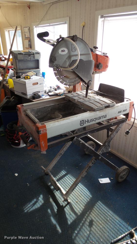 image for item DT9092 Husqvarna MS360 wet/dry tile saw
