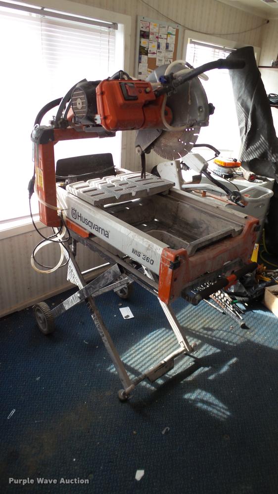 image for item DT9092 Husqvarna MS360 wet/dry tile saw