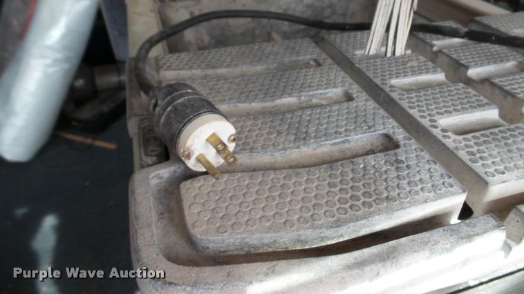 image for item DT9092 Husqvarna MS360 wet/dry tile saw