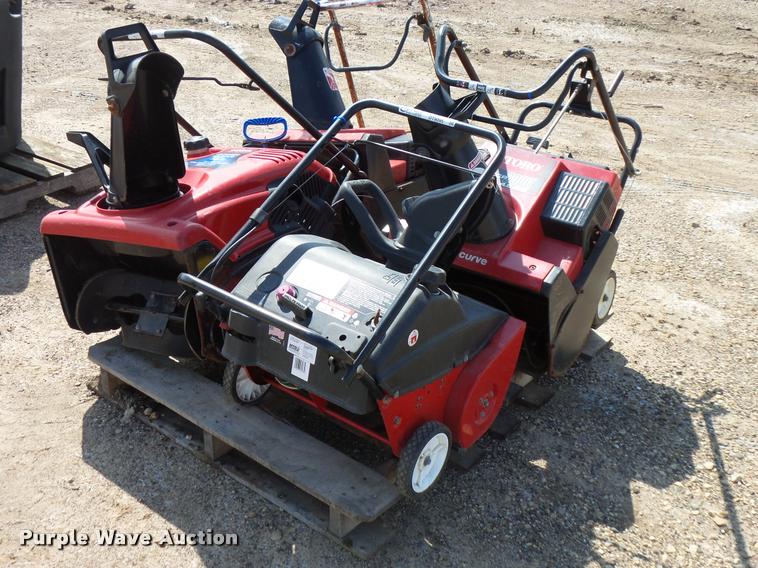 image for item DT9095 (4) snow blowers