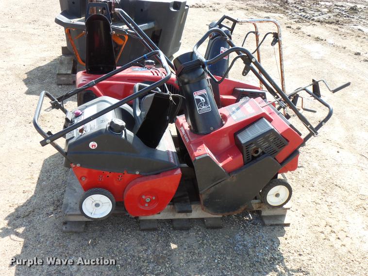 image for item DT9095 (4) snow blowers