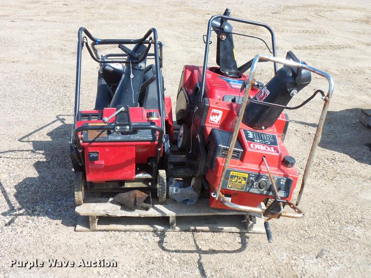 image for item DT9095 (4) snow blowers