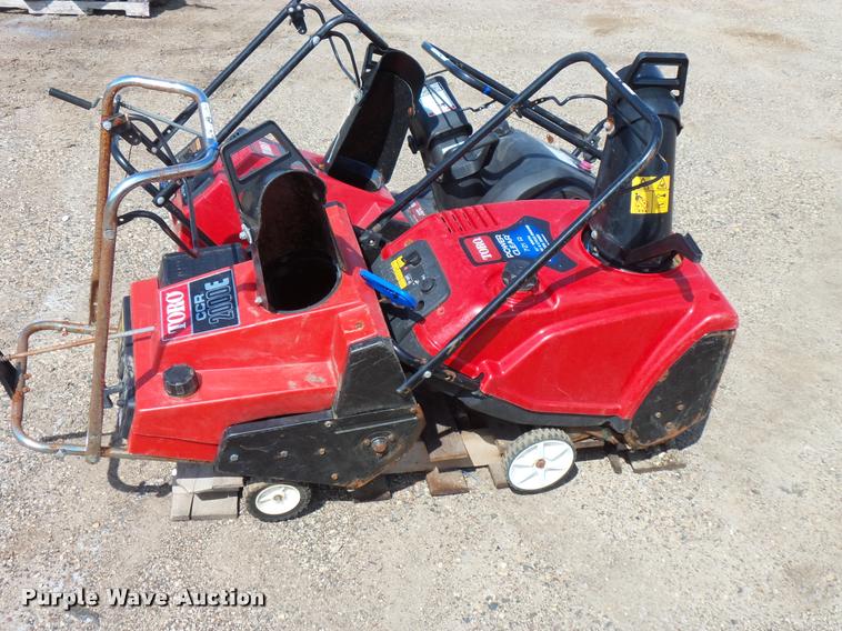 image for item DT9095 (4) snow blowers