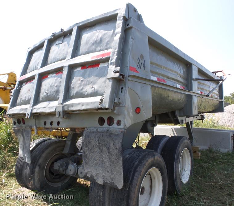 image for item J8594 1982 Clement end dump trailer
