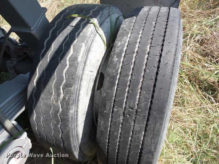 image for item J8594 1982 Clement end dump trailer