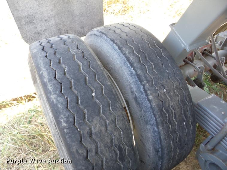 image for item J8594 1982 Clement end dump trailer