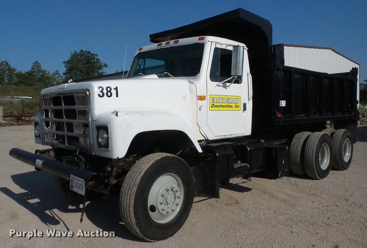 image for item J8603 2000 International 2554 dump truck