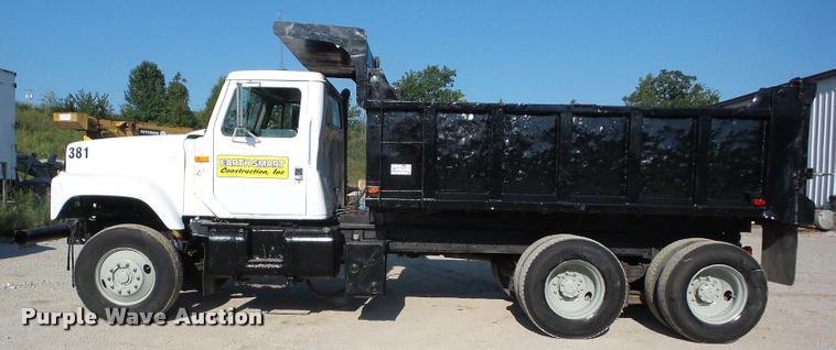 image for item J8603 2000 International 2554 dump truck