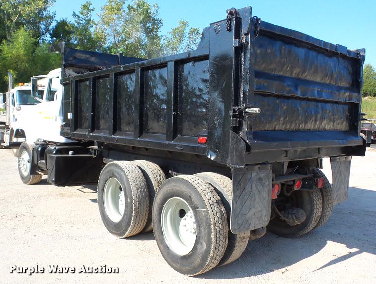 image for item J8603 2000 International 2554 dump truck