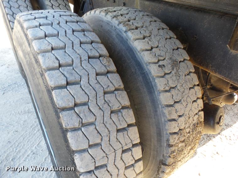 image for item J8603 2000 International 2554 dump truck