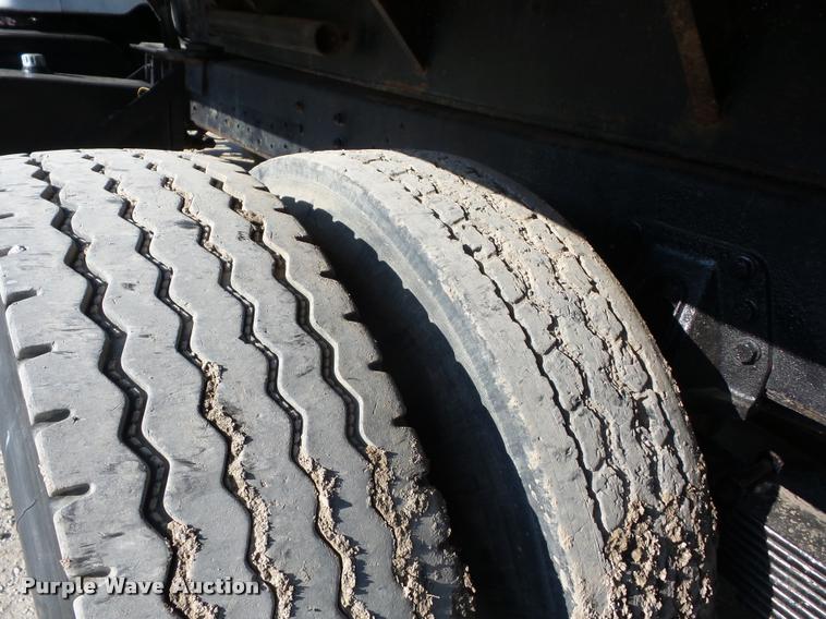 image for item J8603 2000 International 2554 dump truck