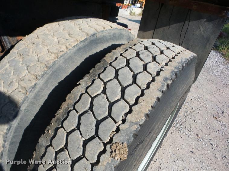 image for item J8603 2000 International 2554 dump truck