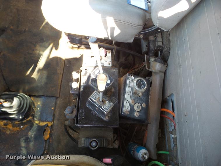 image for item J8603 2000 International 2554 dump truck