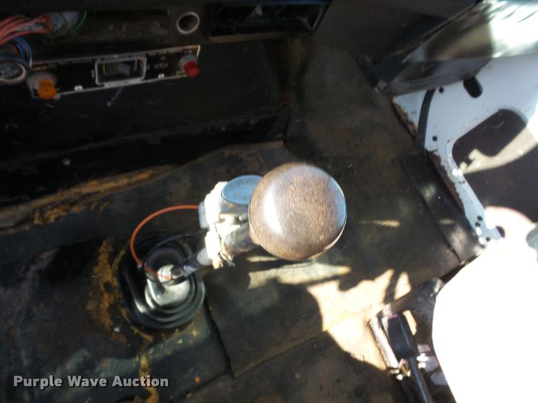 image for item J8603 2000 International 2554 dump truck