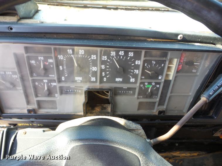 image for item J8603 2000 International 2554 dump truck