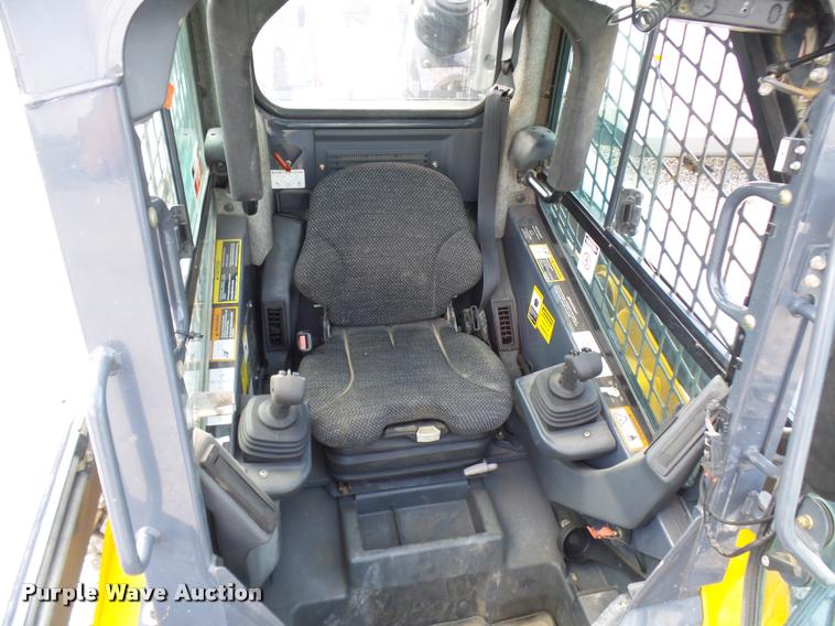 image for item K1791 2012 John Deere 326D skid steer