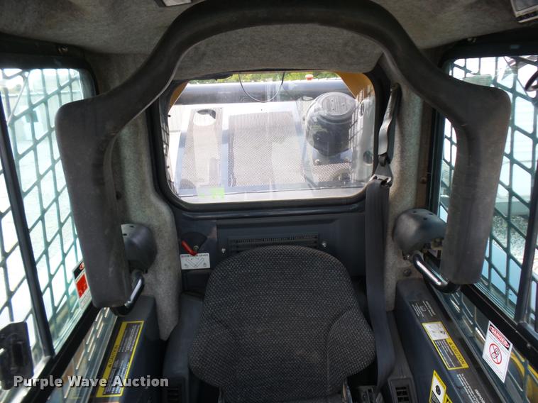 image for item K1791 2012 John Deere 326D skid steer