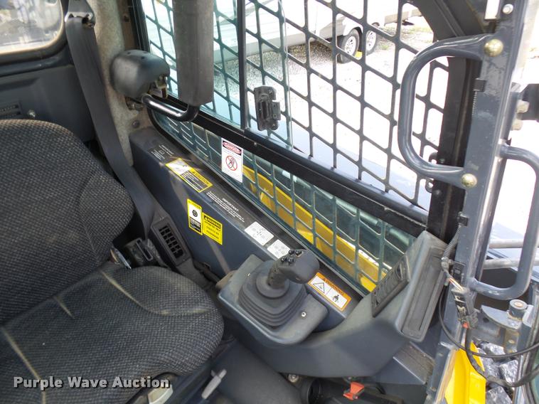 image for item K1791 2012 John Deere 326D skid steer