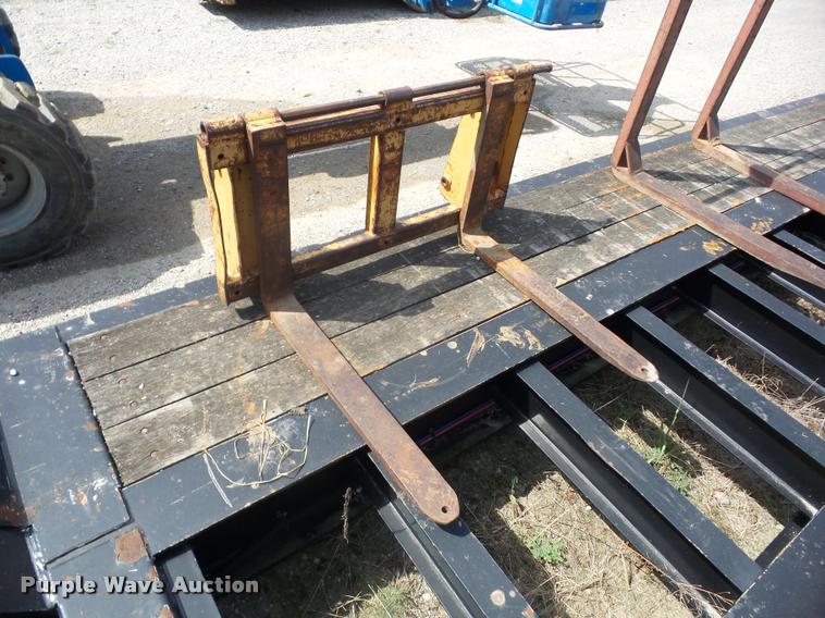 image for item K6424 Case skid steer pallet forks