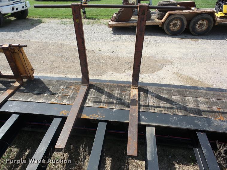 image for item K6425 Backhoe pallet forks