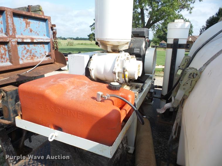 image for item K6432 1999 Maxey vacuum trailer