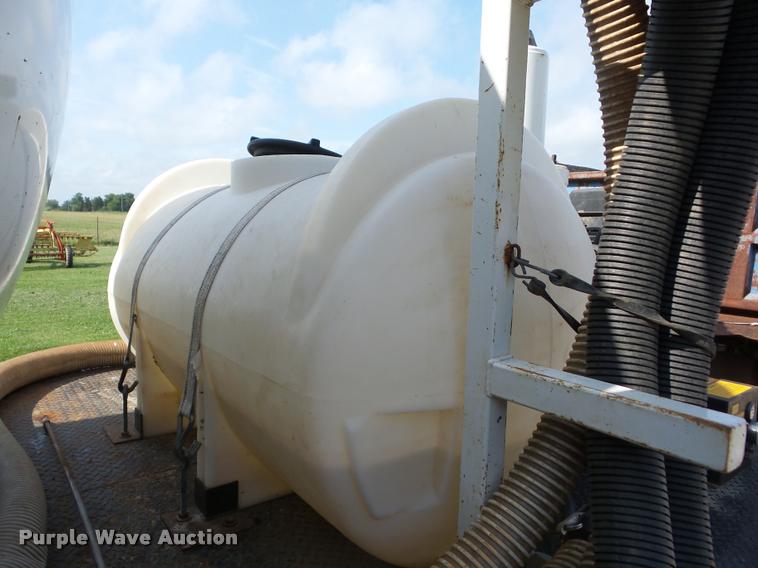 image for item K6432 1999 Maxey vacuum trailer